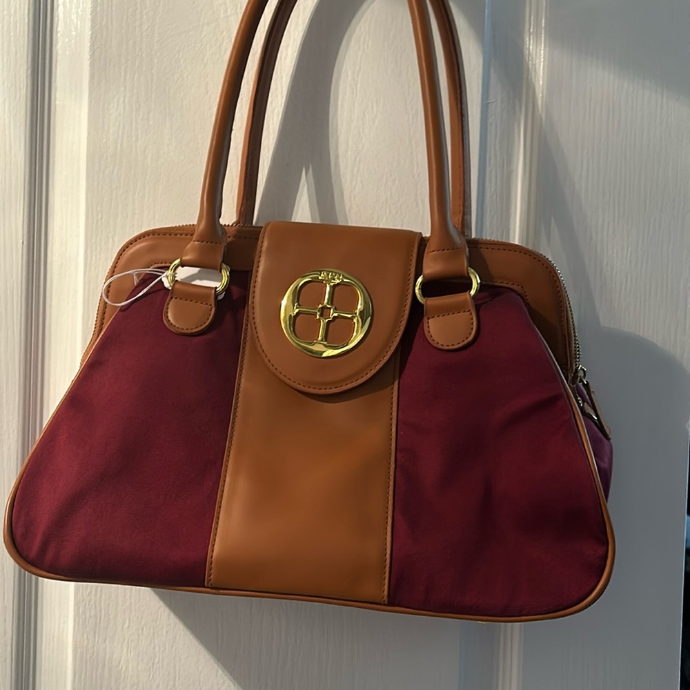Imán Shoulder bag.
